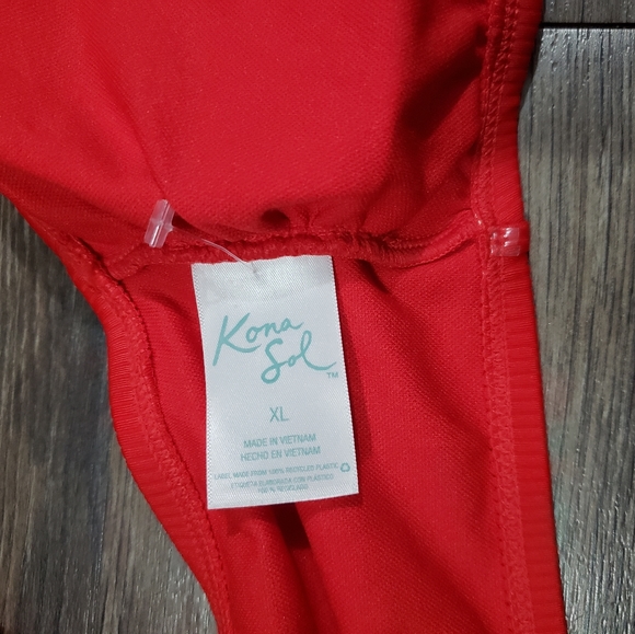 Red swimsuit - Picture 5 of 7